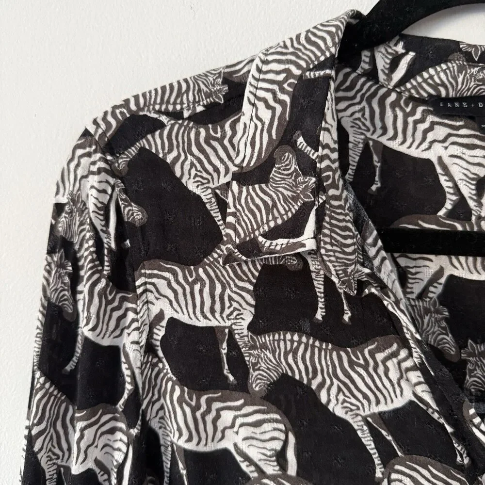 Jane + Delancey Zebra Print Rayon Button Front Blouse Jacquard Weave Sz Medium - Picture 4 of 12